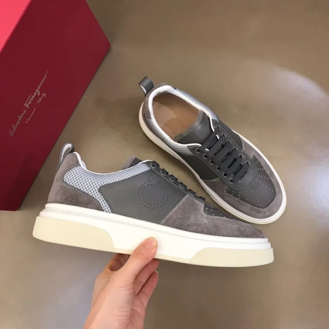 p420 "Salvatore Ferraga**" men's low-cut fashion sneakers. This casual shoe has a novel structure and is made of soft calfskin. The contrasting color elements on the upper highlight the bold and avant-garde atmosphere. The first-layer cowhide lining is high-end and comfortable. Energetic and fresh, these shoes can be worn with casual looks or add a touch of street style to elegant trousers.  Size: 38-44
